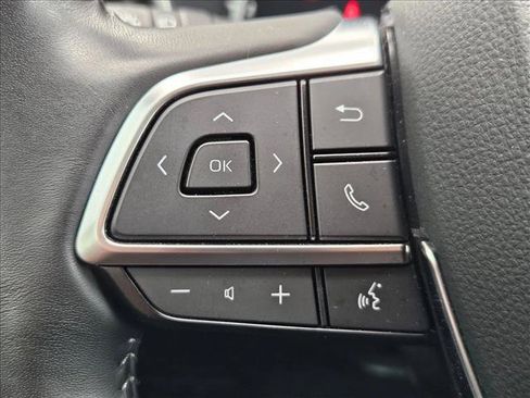 Used 2021 Toyota Highlander XLE image 11