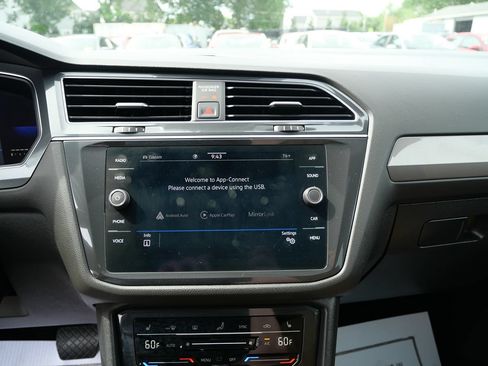 Used 2022 Volkswagen Tiguan SE AWD/4WD image 13