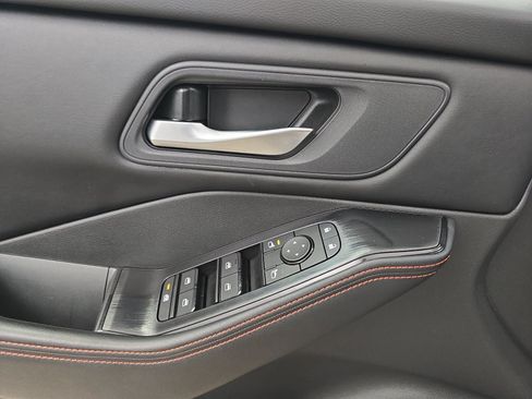 Used 2025 Nissan Rogue SV AWD/4WD image 24