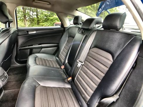Used 2018 Ford Fusion SE w/ Equipment Group 201A FWD image 21