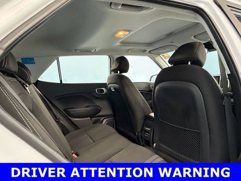 Used 2024 Hyundai Venue SEL FWD image 8