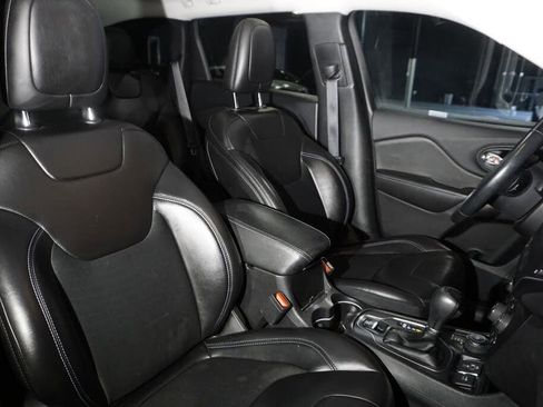 Used 2019 Jeep Cherokee Latitude Plus w/ Cold Weather Group AWD/4WD image 22