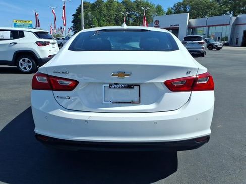 Used 2025 Chevrolet Malibu LT image 2