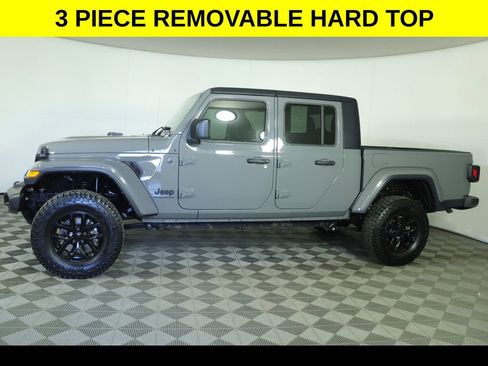 Used 2022 Jeep Gladiator Sport AWD/4WD image 5
