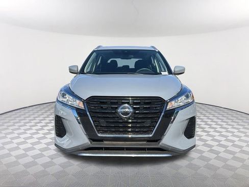 Used 2021 Nissan Kicks SV image 2