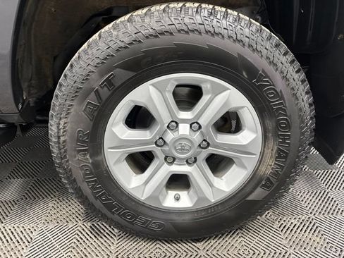 Used 2021 Toyota 4Runner SR5 AWD/4WD image 9