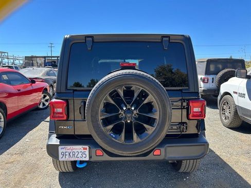 Used 2023 Jeep Wrangler Unlimited Sahara AWD/4WD image 9