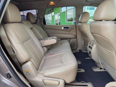 Used 2014 Nissan Pathfinder SL w/ SL Premium Package image 16