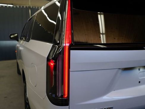 Used 2023 Cadillac Escalade ESV Sport w/ Touring Package AWD/4WD image 81