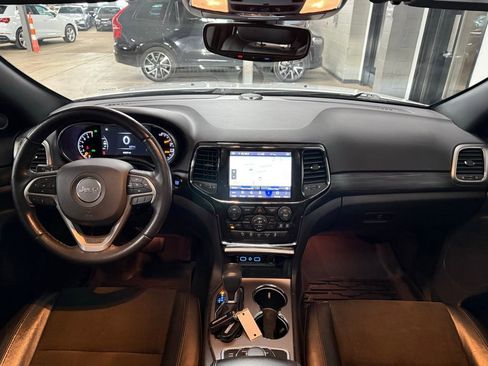 Used 2022 Jeep Grand Cherokee Laredo X image 20