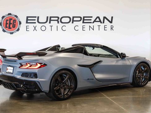 Used 2025 Chevrolet Corvette Z06 RWD image 12