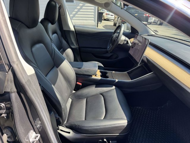 Used 2018 Tesla Model 3 Long Range RWD image 9
