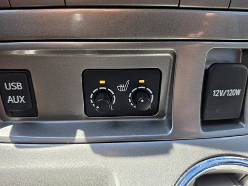 Used 2013 Toyota Highlander SE image 17