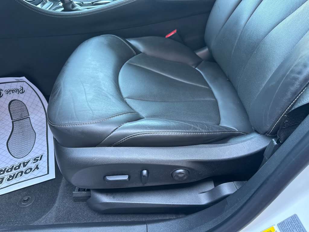 Used 2018 Buick Envision Essence FWD image 21