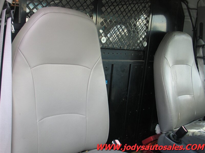 Used 2000 Ford E-250 and Econoline 250 RWD image 10