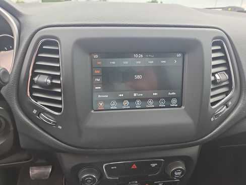 Used 2019 Jeep Compass Latitude w/ Cold Weather Group AWD/4WD image 5