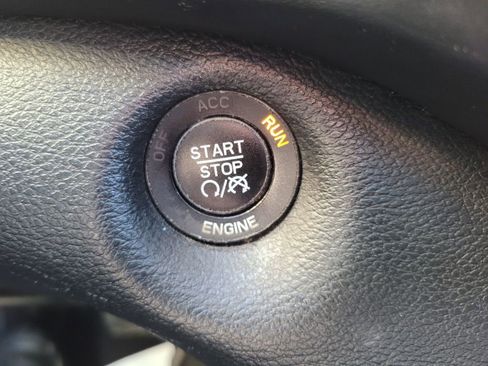 Used 2016 Jeep Cherokee Overland w/ Technology Group image 30