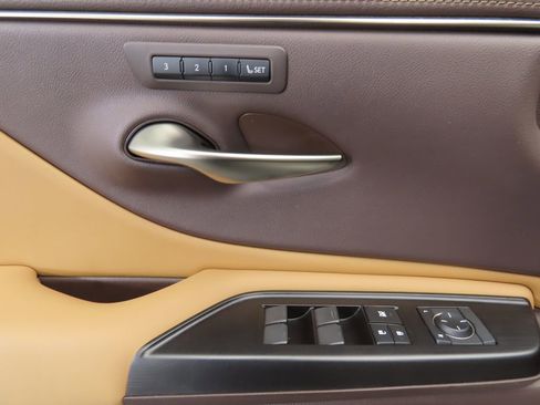 Used 2019 Lexus ES 350 w/ Premium Package image 22