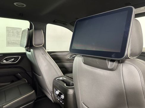 Used 2024 GMC Yukon SLT w/ SLT Luxury Package image 34