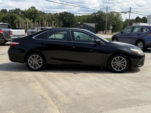 Used 2016 Toyota Camry SE FWD image 4