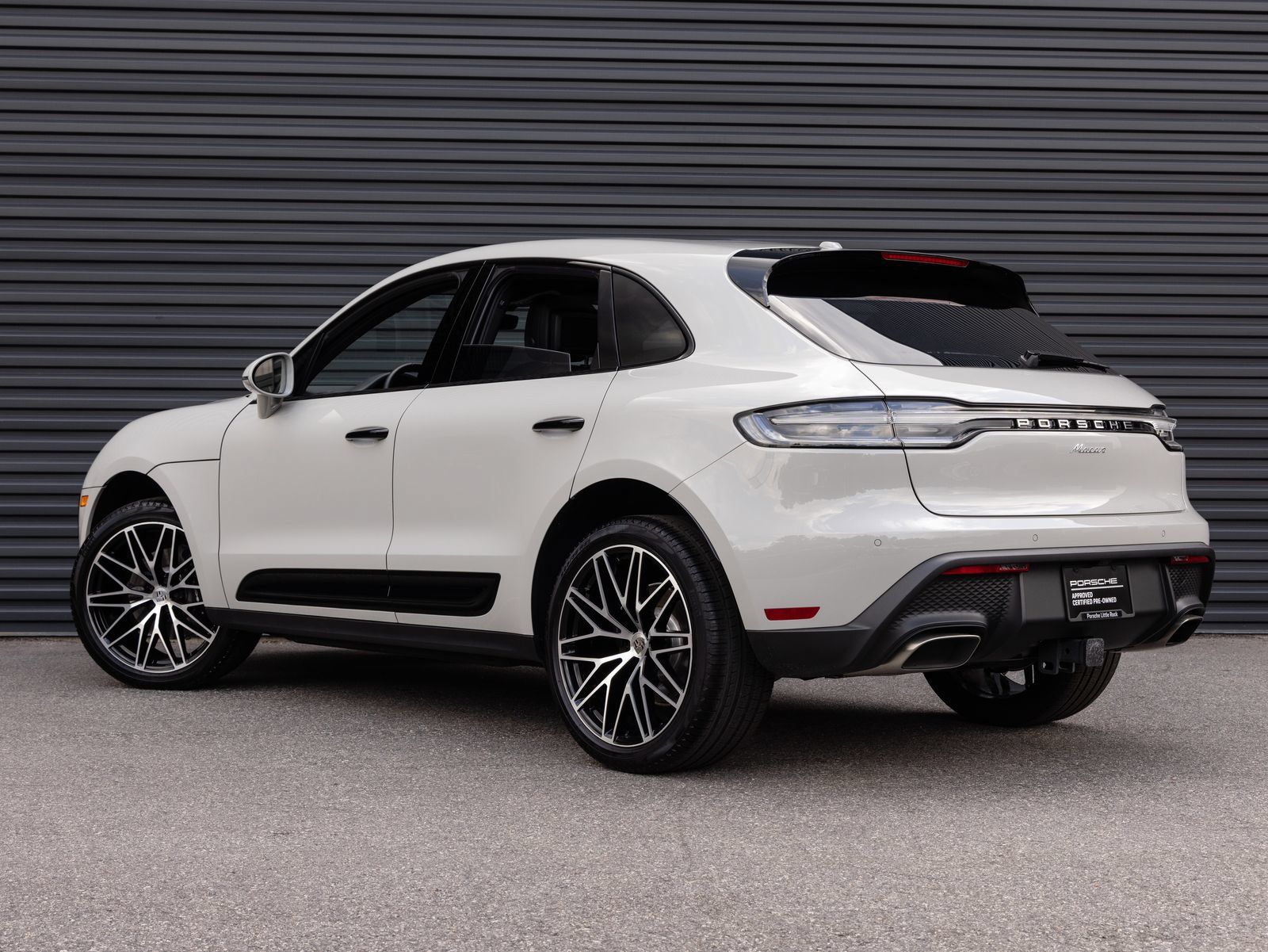Used 2025 Porsche Macan AWD/4WD image 3