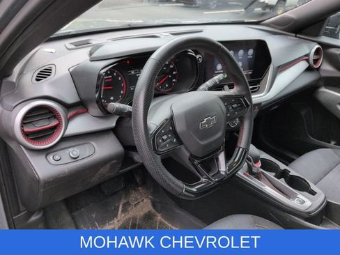 Used 2024 Chevrolet Trax RS w/ Sunroof Package FWD image 8