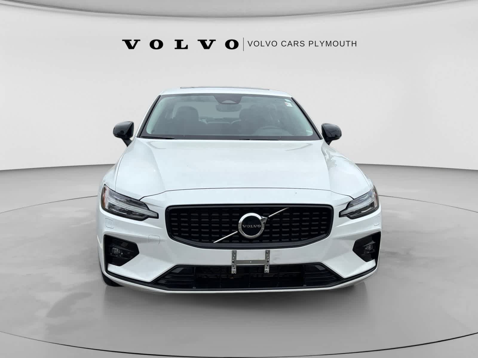 Used 2024 Volvo S60 B5 Core AWD/4WD image 2