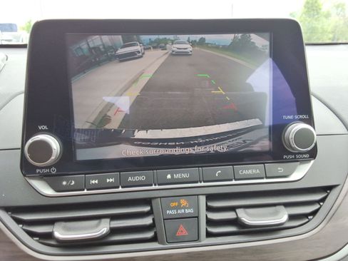 Used 2023 Nissan Altima 2.5 SV AWD/4WD image 16