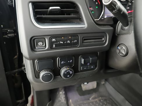 Used 2021 Chevrolet Tahoe LT w/ LT Signature Package image 5