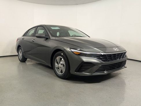 New 2026 Hyundai Elantra SE image 1