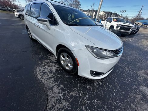Used 2018 Chrysler Pacifica Limited w/ Advanced Safetytec Group image 1