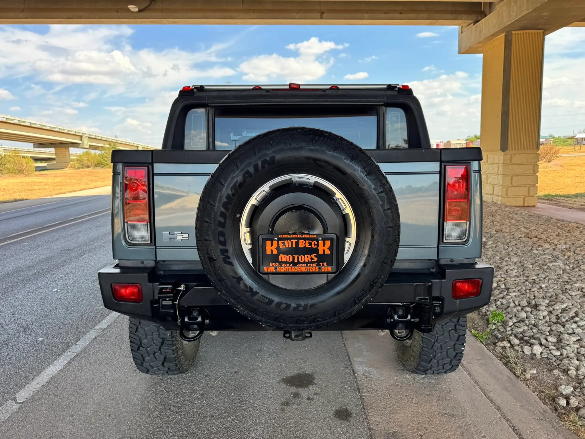 Used 2005 HUMMER H2 SUT w/ Preferred Equipment Group AWD/4WD image 4