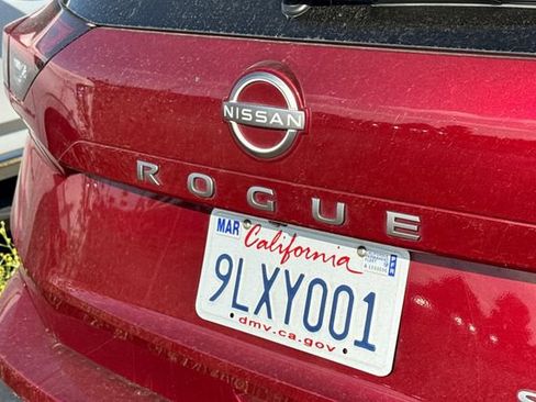 Used 2024 Nissan Rogue SV AWD/4WD image 6