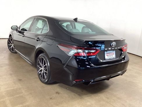 Used 2022 Toyota Camry SE FWD image 9