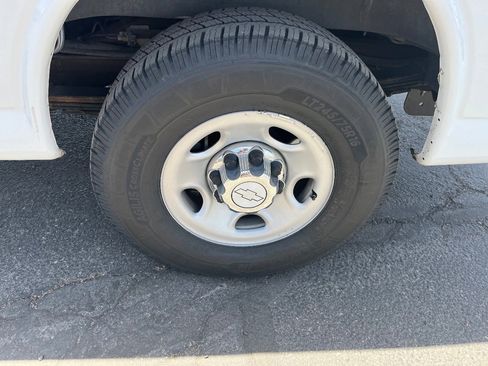 Used 2017 Chevrolet Express 3500 LT w/ LT Preferred Equipment Group RWD image 38