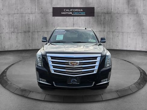 Used 2017 Cadillac Escalade Platinum AWD/4WD image 2