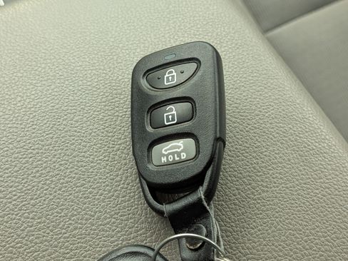Used 2017 Hyundai Elantra SE FWD image 30