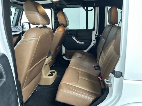 Used 2017 Jeep Wrangler Unlimited Sahara w/ Dual Top Group AWD/4WD image 18