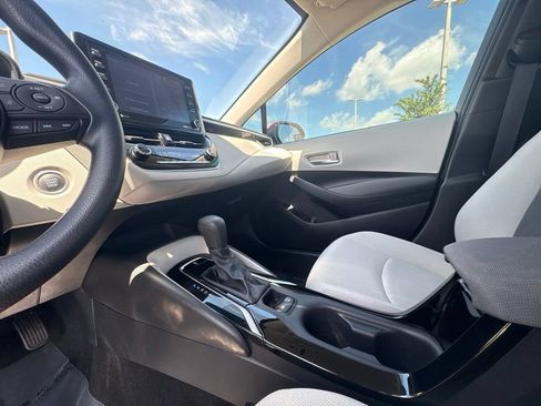 Used 2021 Toyota Corolla LE w/ LE Convenience Package FWD image 31