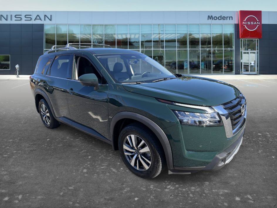 Used 2024 Nissan Pathfinder SL AWD/4WD image 3