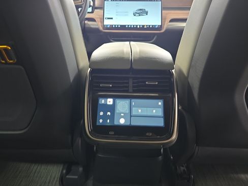 Used 2022 Rivian R1T Adventure AWD/4WD image 28
