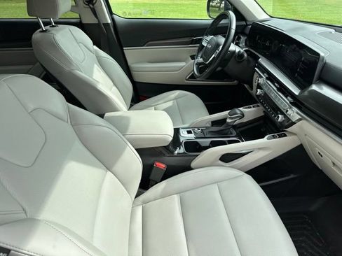 Certified 2024 Kia Telluride S w/ S Sunroof Package AWD/4WD image 27
