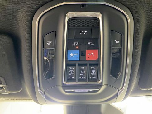 New 2025 Jeep Grand Cherokee Limited w/ Luxury Tech Group II image 20