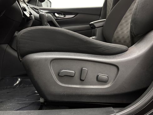 Used 2019 Nissan Rogue Sport SV image 12