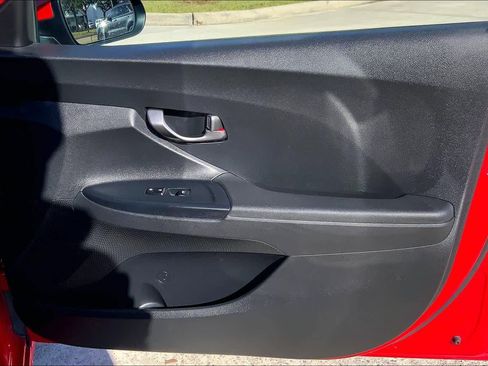 Used 2019 Hyundai Veloster 2.0 image 19