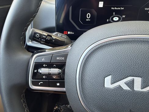 Used 2025 Kia Sorento SX AWD/4WD image 30