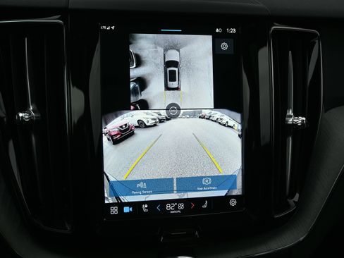 Used 2025 Volvo XC60 B5 Plus image 30