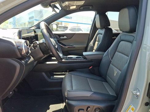 Used 2025 Chevrolet Equinox LT w/ Convenience Package II AWD/4WD image 16