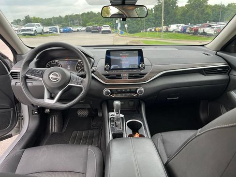 Used 2024 Nissan Altima 2.5 SV FWD image 5