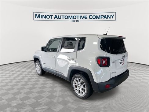Certified 2023 Jeep Renegade Latitude image 6